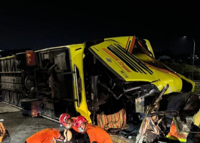 Bus yang Celaka di Tol Semarang Tewaskan 16 Orang, Kemenhub: Sudah Dilarang Beroperasi