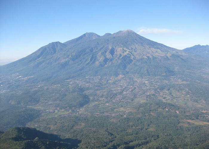 Prakiraan Cuaca Akhir Pekan Di Malang Raya: Didominasi Awan Tebal, Wisatawan Harap Waspada!