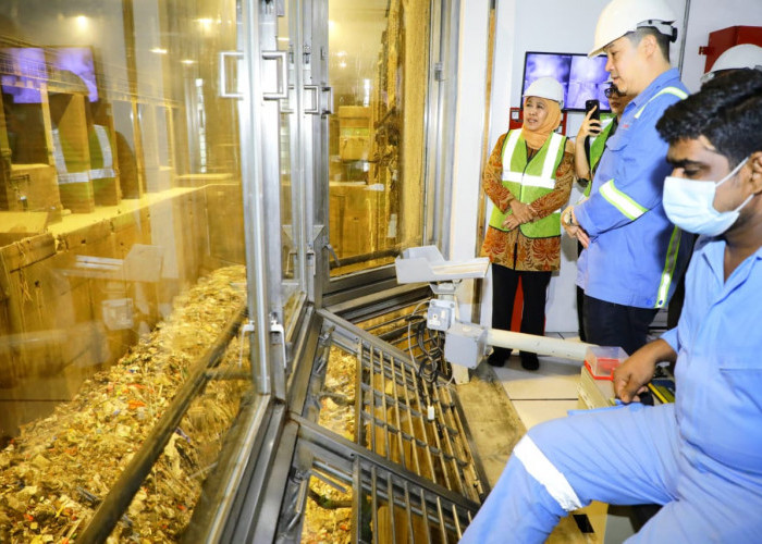 Khofifah Siapkan Replikasi Sistem Sampah Singapura, Target Kurangi Ketergantungan Landfill di Jatim