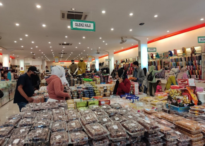 Terjadi Lonjakan Pembeli Oleh-Oleh Haji di Malang, Pedagang Raup Omzet Jutaan Rupiah Per Hari