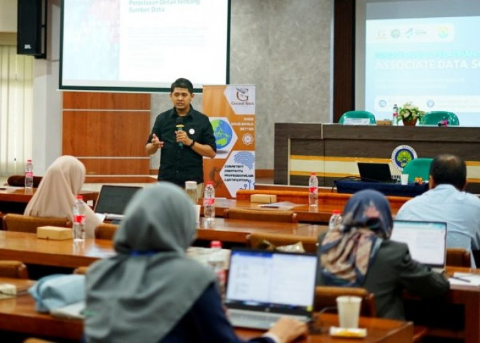 UM Tingkatkan Kompetensi Dosen di Bidang Digital dengan Menggelar Sertifikasi Associate Data Scientist