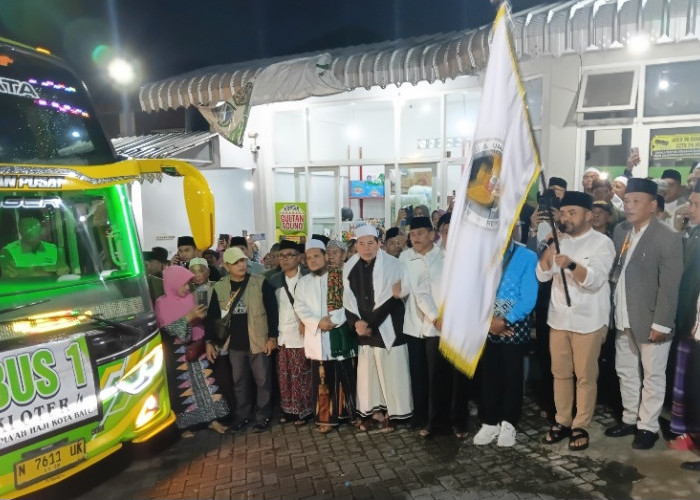 Penuh Haru, Jemaah Haji Kota Batu Resmi Dilepas, Satu Orang Tertunda Berangkat 
