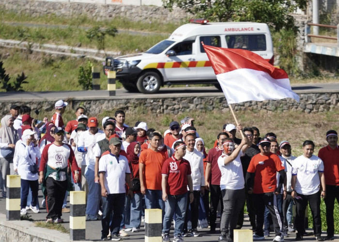 Gerak Jalan Sehat Pemkot Batu Diwarnai Aksi Peduli NTT dan Berburu Sampah di Rute