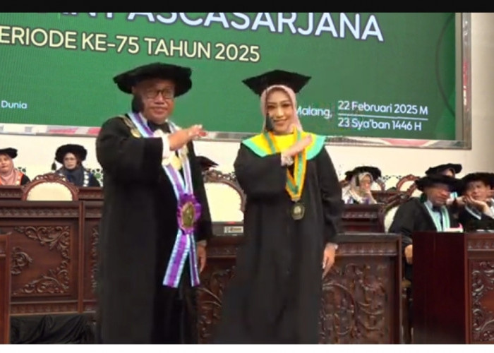 Wisuda ke-75 Unisma, Rektor Ajak Wisudawan Berpose dengan Gestur Baru Unisma 