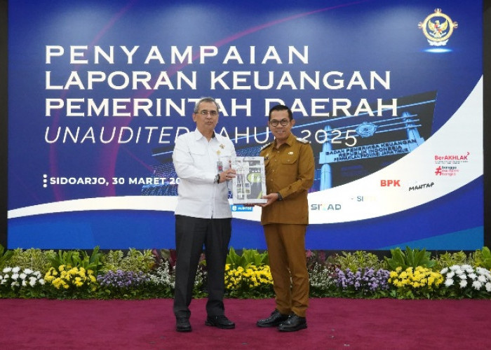 Kejar Target WTP, Wali Kota Batu Serahkan LKPD 2025 Tepat Waktu ke BPK Jatim