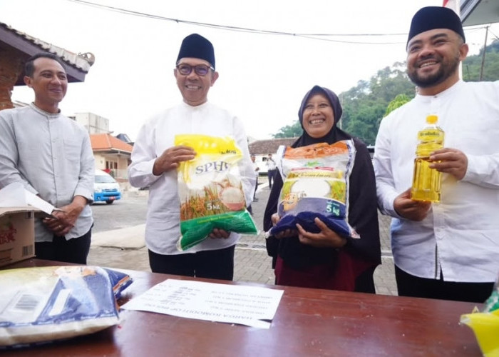 Pastikan Harga Pangan Stabil, Wali Kota dan Wawali Batu Tinjau Operasi Pasar Murah di Desa Sumberejo