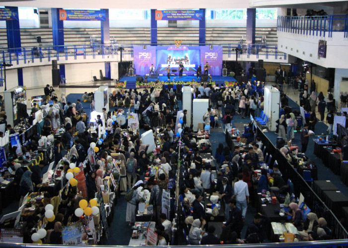 Expo PBL Polinema 2025 Hari Kedua Pecah oleh Kampanye Dukungan 'Suporter' untuk Finalis  