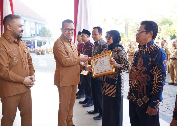11 ASN Pemkot Batu Resmi Pensiun, Wali Kota Nurochman: Pengabdian Mereka Fondasi Kemajuan Daerah