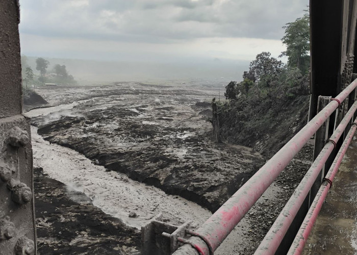 187 Pendaki yang Terjebak di Semeru Turun dengan Selamat, Sebagian Pengungsi Kembali Pulang 