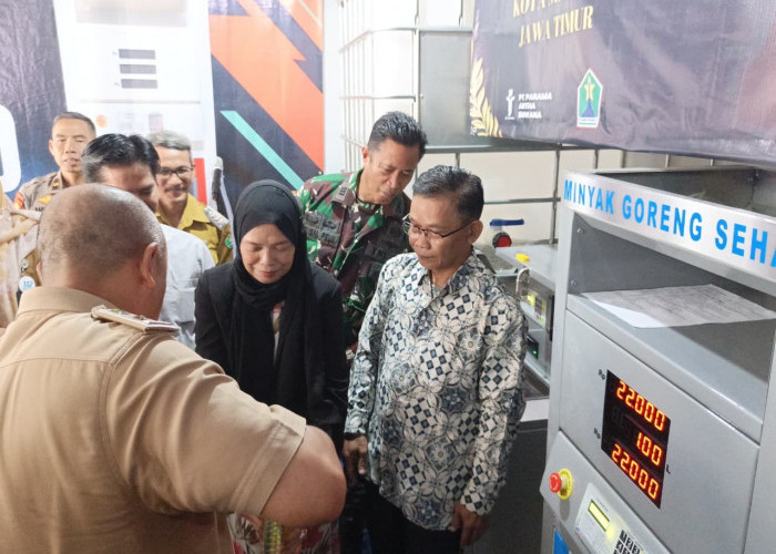 Minyak Goreng Kini Bisa Dibeli Rp2 Ribu di Malang, Depo Pomindo Resmi Dibuka