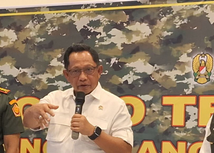 Mendagri Keluarkan SE Wajibkan Kepala Daerah Berada di Daerahnya hingga 15 Januari 2026