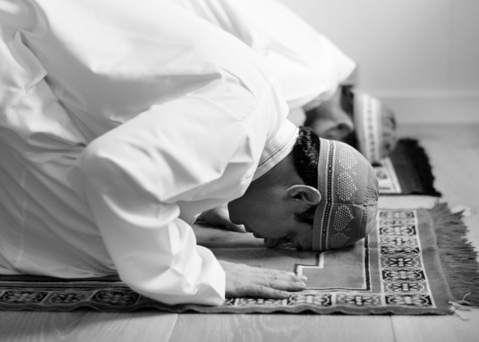 Tata Cara Sholat Malam Lailatul Qadar Lengkap dengan Niat dan Doa