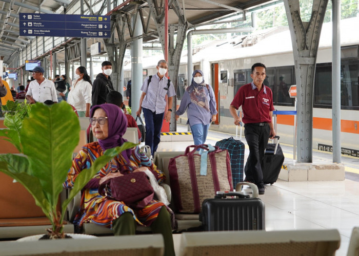 Hari Pertama Libur Imlek KAI Angkut 202.000 Penumpang, hingga Hari Ini 724.965 Tiket Rute 13-17 Februari Ludes