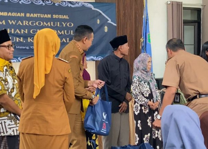 Wali Kota Malang Salurkan 165 Paket Sembako untuk Warga Dhuafa di Ciptomulyo