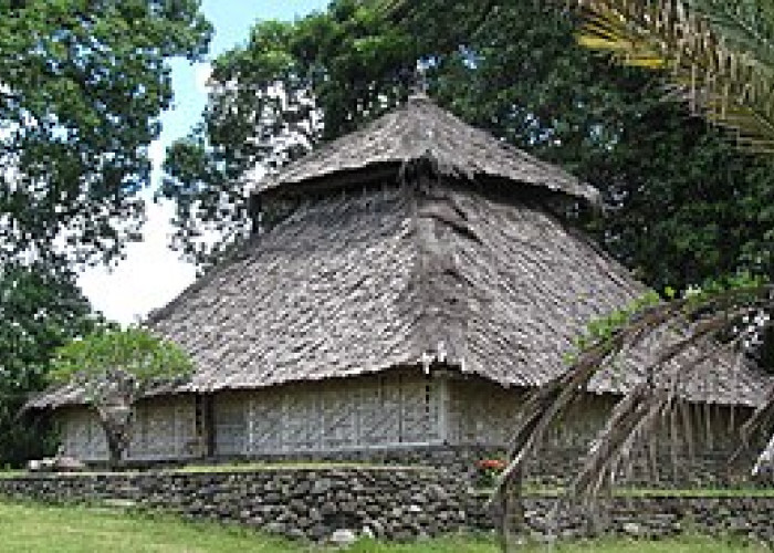 Warisan Iman dan Budaya: 9 Potret Rumah Ibadah Masjid Tertua di Tanah Air