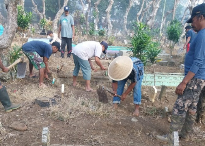 Lestarikan Tradisi Leluhur, Warga Temas Gelar Tradisi Gugur Gunung Jelang Bersih Desa
