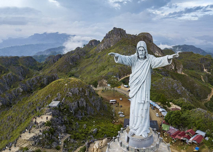 9 Patung Yesus Tertinggi di Dunia, Juaranya Ada di Indonesia!