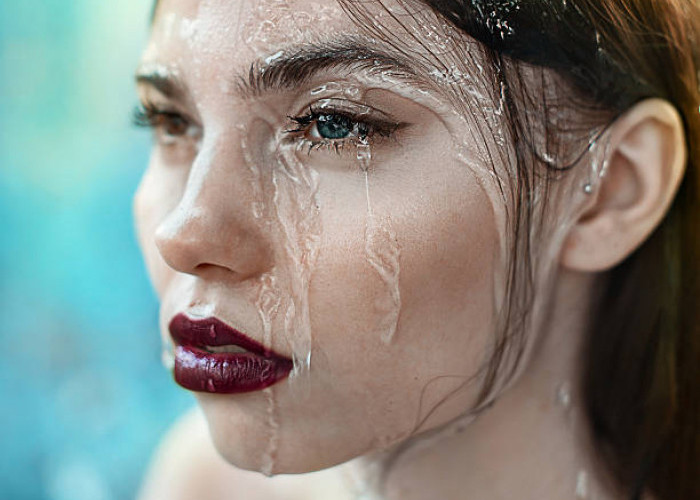 Anti Luntur! 9 Tips Makeup Tahan saat Musim Hujan untuk Pengguna Motor dan Aktivitas Luar Ruangan