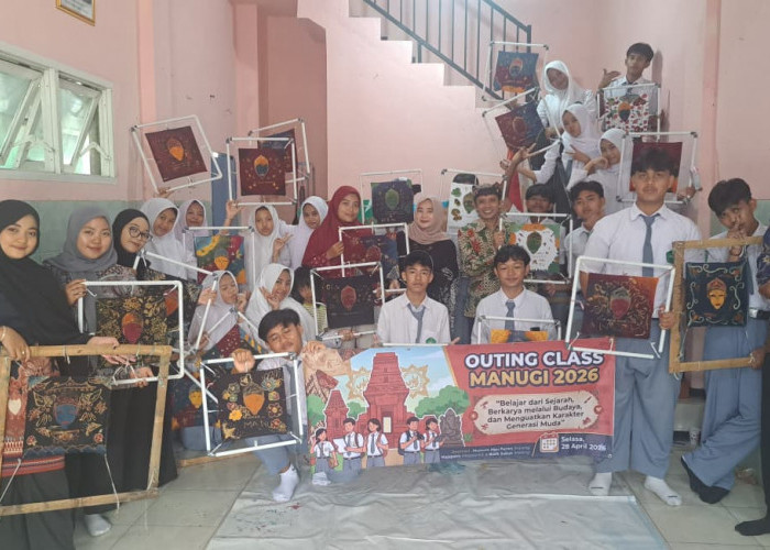 Siswa MANU Gondanglegi Belajar Ekonomi dan Budaya di Sentra Batik Sukun