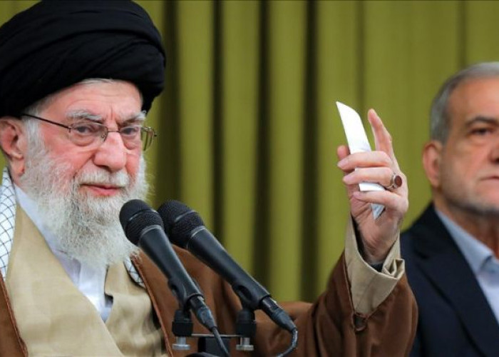 Sosok Khamenei yag 37 Tahun Menjadi Pemimpin Tertinggi Iran 