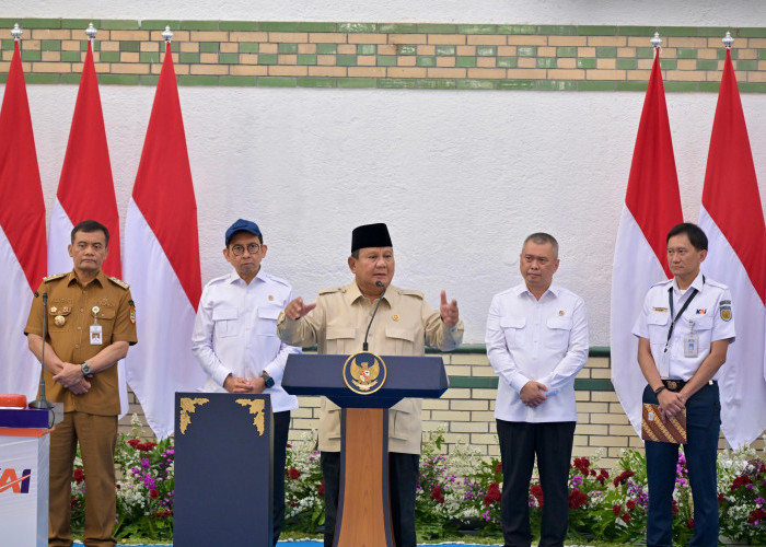Prabowo: Kereta Api Instrumen Demokratisasi Ekonomi, Harus Layani Kota-Kota Kecil
