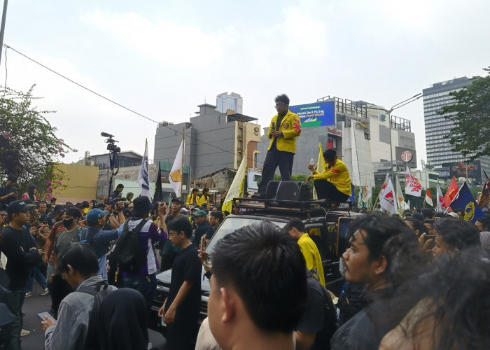 Aksi Mahasiswa di Sudirman Bergerak, Pemerintah Didesak Setop MBG dan KDMP