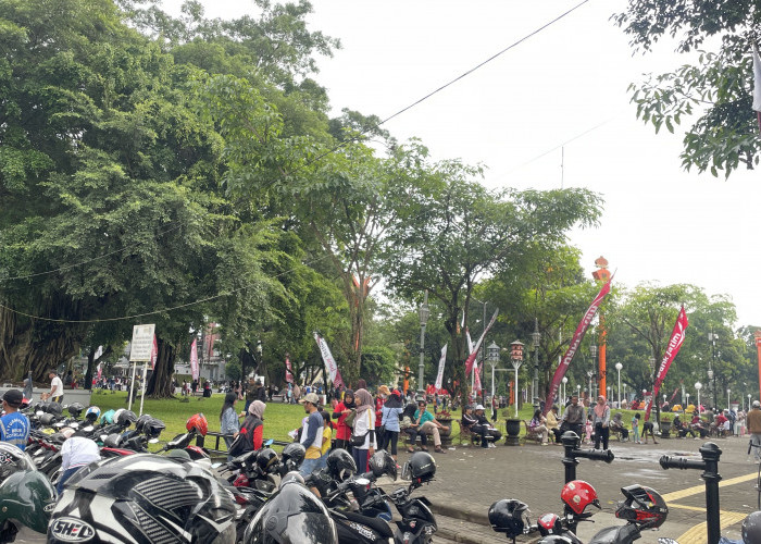 Warga Ramai Kunjungi Alun-Alun Kota Malang, Pilih Suasana Pagi Ketimbang CFD