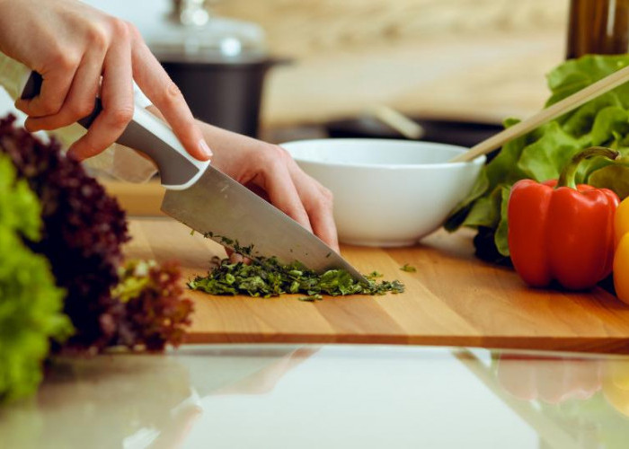 Cepat dan Praktis: 9 Trik Masak Hemat Waktu untuk Anak Kos dan Pekerja Kantoran