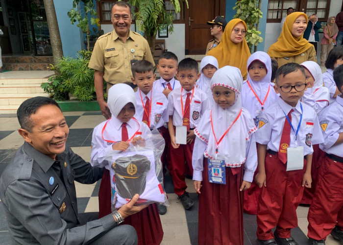 Kadisdikbud Kota Malang Jamin Seragam Gratis SD dan SMP Rampung 100 Persen Agustus Ini
