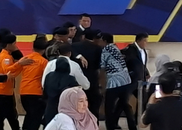 Pingsan saat Pimpin Upacara Pelepasan Korban Pesawat ATR, Menteri Trenggono Sudah Siuman, Ditelepon Probowo