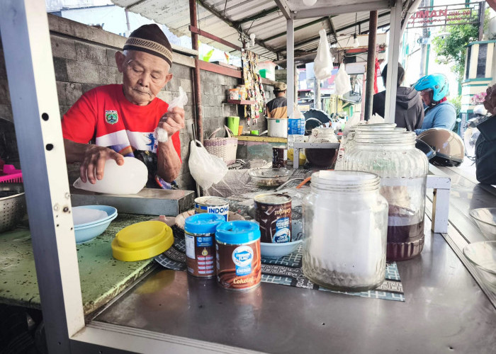 Mbah Said, Penjual Es Campur 7 Dekade di Kota Batu, Dulu Semangkok 60 sen Kini Rp8 Ribu