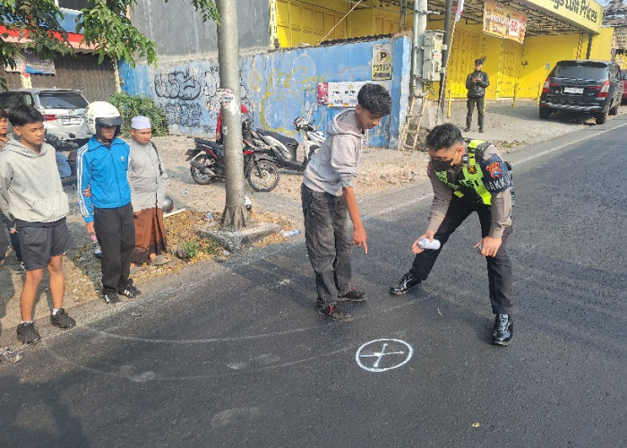 Honda City Tabrak 4 Motor di Junrejo Batu, Lima Orang Luka-Luka