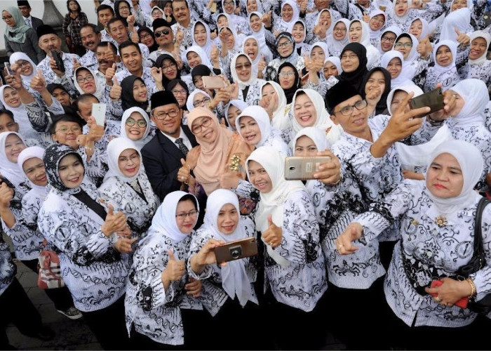 Perempuan Kuasai Profesi Guru di Indonesia: Mayoritas di Semua Jenjang Pendidikan