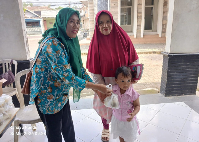 Susu Segar Fapet UB Perkuat Asupan Gizi Balita di Posyandu Sumberdadi