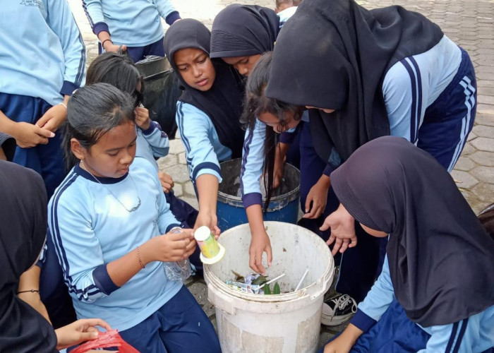 SDN Tlekung 02 Kota Batu Gencarkan Pemahaman Pemilahan Sampah ke Siswa