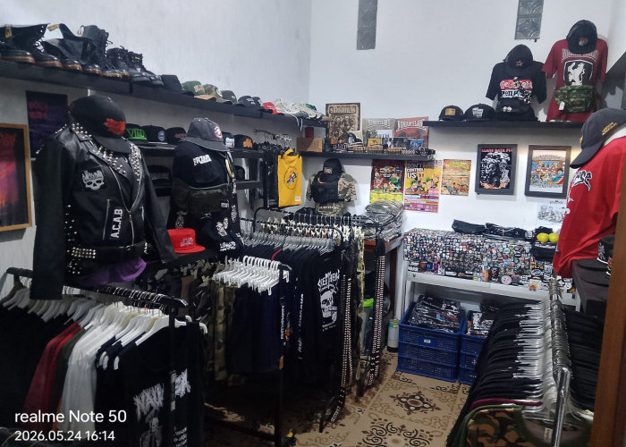 Menolak Manja, Oki Honestian Merajut Kemandirian Ekonomi lewat Kaus Musik Underground Malang