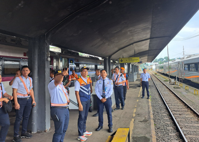 Inspeksi, Dirut KAI Puji Skybridge dan Kesiapan Stasiun Malang Layani Penumpang Saat Libur Nataru