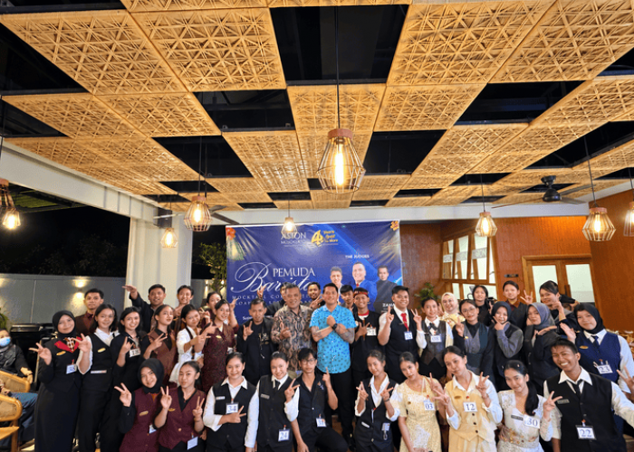  37 Pelajar SMK Adu Kreativitas Racik Mocktail di Aston Mojokerto, Siswa SMKN 2 Malang Juara