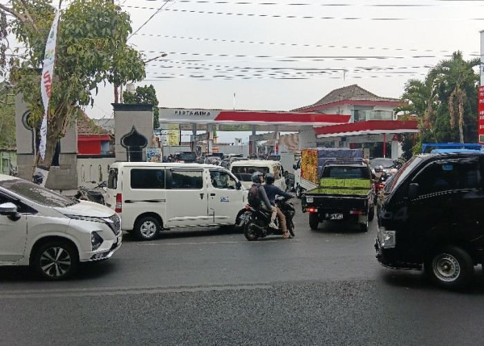 Antrean BBM Mengular di Malang Raya dan Batu, Pertamina Ungkap Penyesuaian Distribusi