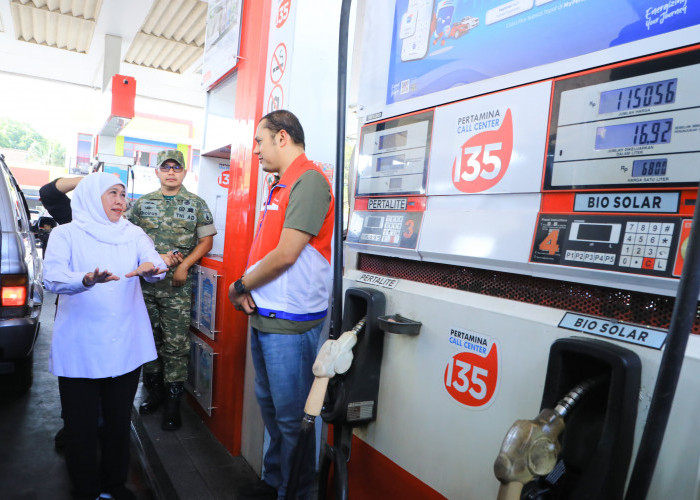 Tinjau SPBU di Malang, Khofifah Pastikan Pasokan Biosolar di Jatim Aman, Pertamina Tambah Suplai