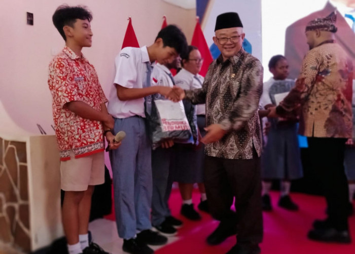 Mendikdasmen Beber 4 Jurus Meraih Sukses di Depan Ratusan Siswa SD-SMP-SMA Yayasan Sang Timur Kota Batu