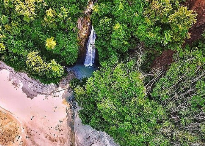 Menyingkap Pesona Pantai Sipelot, Surga Tersembunyi Berpasir Cokelat di Selatan Malang