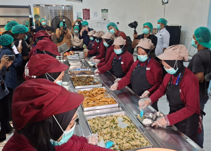 BGN Larang Menu Pedas di Paket MBG Kering maupun Basah selama Ramadan, SPPG Paparkan Alasannya