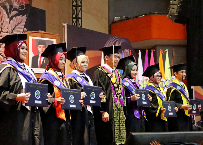 Wisuda Periode ke-129 UM,  Hampir 93 Persen Wisudawan Lulus Dengan Pujian 