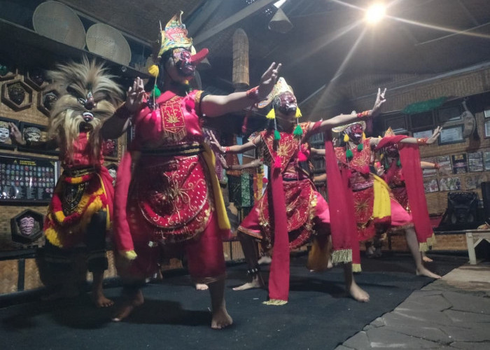 Peringatan Hari Tari Sedunia di Kampung Budaya Polowijen: Spirit “Njowo” Menghidupkan Warisan Topeng Malang