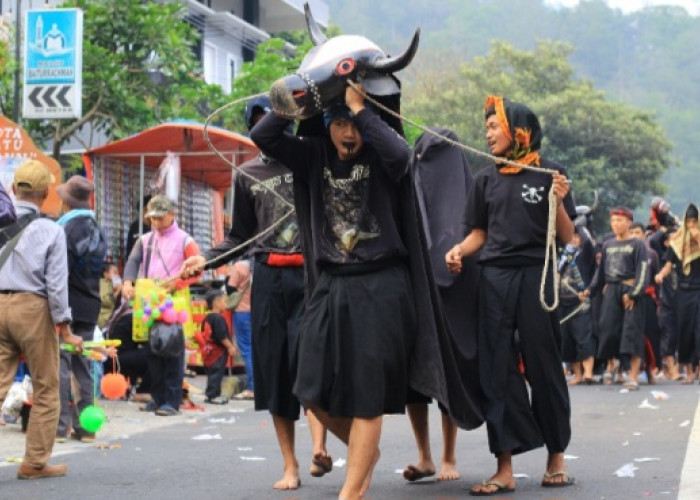 Ngarak Banteng Songgoriti Tolak Penggunaan Sound System, Wajibkan Musik Tradisional secara Live
