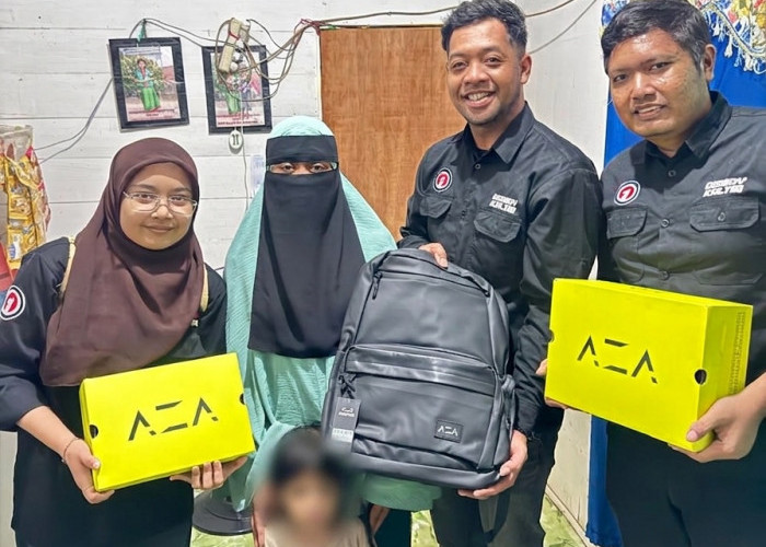 Brand Sepatu DBL, AZA x Disway Grup Serahkan Bantuan Sepatu dan Tas untuk Keluarga Almarhum Mandala