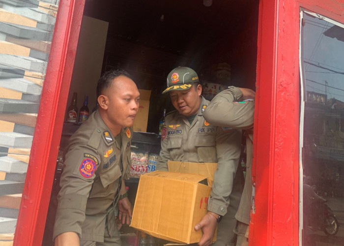 Satpol PP Kota Malang Amankan 260 Botol Miras Ilegal dari 2 Toko di Jalan Muharto