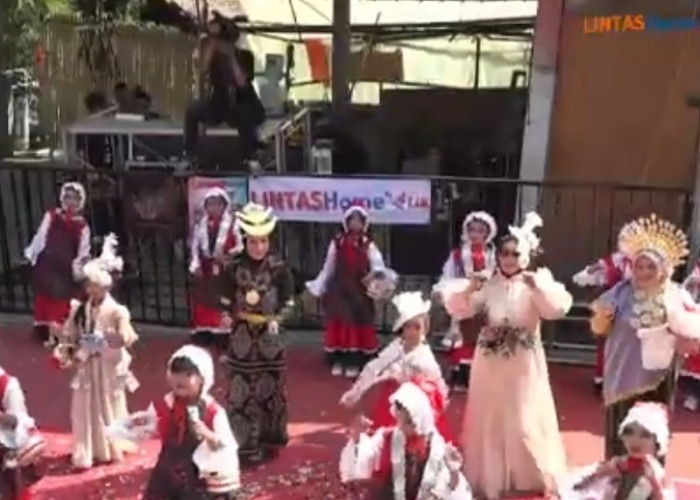 Gunungsari Specta Carnival 2025 Meriah, Ada Parade Bunga Mawar Segar