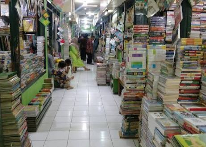 Rekomendasi dan Tips Berburu Buku Bekas Impor Murah di Malang, Ada Cara untuk Menawar Lho!